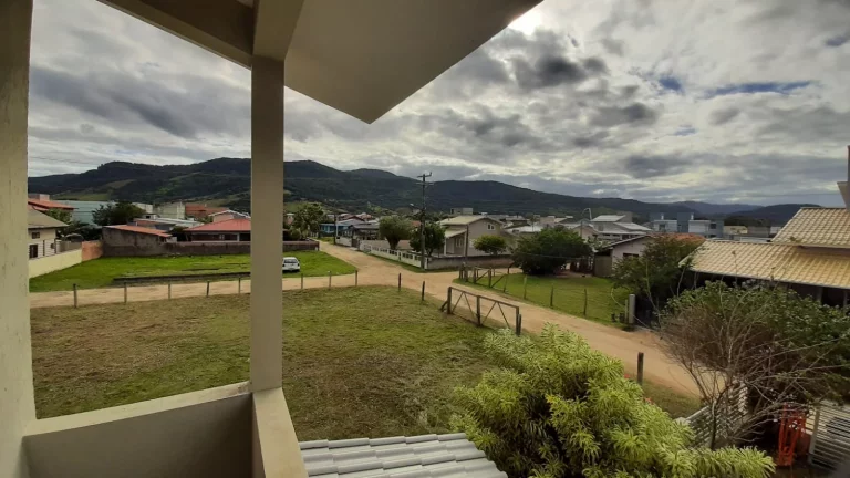 Imagem Casa à venda em Garopaba-SC, bairro Areias de Palhocinha: 3 quartos, 2 salas, 2 banheiros, 1 vaga, 160m². Venha conhecer!
