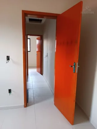 Imagem Casa tipo sobrado, independente , garagem c/vaga livre e quintal em São Vicente!