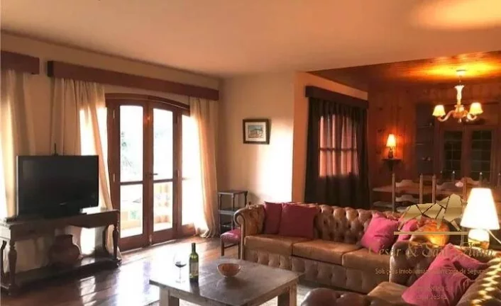 Imagem Oportunidade, Casa a venda no Alto do Capivari em Campos do Jordão-SP