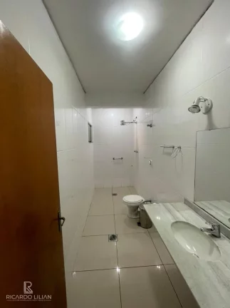 Imagem "Residência Exclusiva no Condomínio Flamboyant, Atibaia: 5 Suítes, Vista Deslumbrante e Oportunidade de Permuta!"