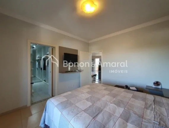 Imagem Em Valinhos, encontra-se esta encantadora casa em um condomínio tranquilo, cercada por área verde ...