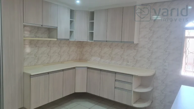 Imagem Imperdível oportunidade de casa para venda ou locação em Jundiaí-SP, Jardim Merci II: 3 quartos, 1 suíte, 1 sala, 2 banheiros, 2 vagas de garagem, 250,00 m².