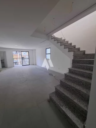 Imagem Casa Duplex /3quartos/sendo 3 suites/ piscina/Tomada para carro Elétrico/Santos