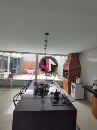 Imagem BELÍSSIMO SOBRADO RECÉM REFORMADO COM ACABAMENTO DE PRIMEIRA Este sobrado é uma verdadeira obra-p...