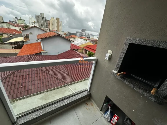 Imagem Apartamento com 2 quartos sendo 1 suíte, na Praia de Gravatá, Navegantes, próximo a praia. Adriano Carpes Imóveis vende.