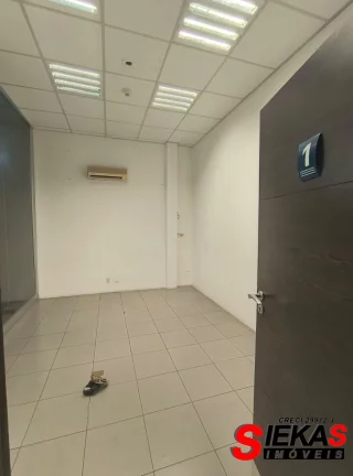 Imagem Galpão para locação no bairro Maranhão, São Paulo-SP: 6 salas, 4 banheiros, 1 vaga de garagem e 1.614m² de área.