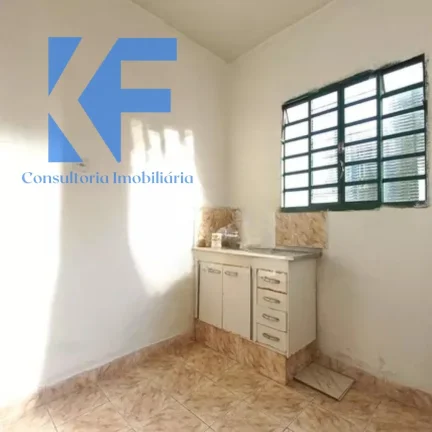 Imagem Lindo e aconchegante lar à venda! Esta encantadora casa antiga possui tudo o que você precisa: 2 quartos aconchegantes, uma espaçosa sala de estar