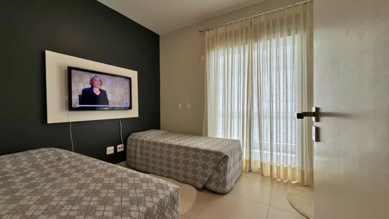 Imagem Apartamento pé na areia à venda na Riviera de São Lourenço Módulo 07: 3 quartos, 3 suítes, 3 salas, 3 vagas de garagem - 161,85m².