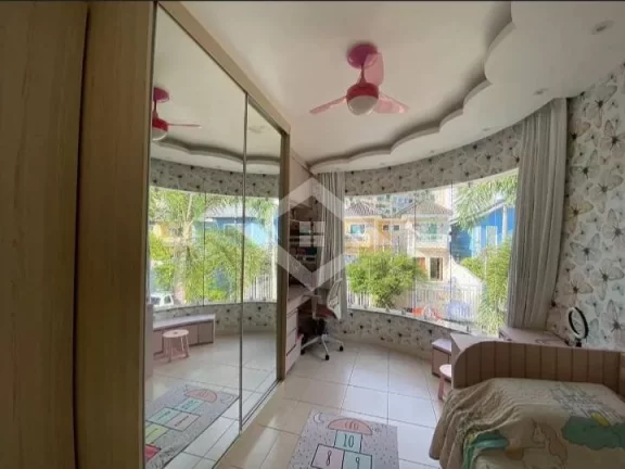 Imagem Casa duplex em condomínio com piscina privativa ,linda arquitetura