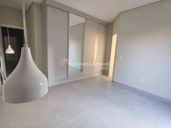 Imagem Essa casa à venda no Parque Brasil 500, no condomínio Royal Garden, em Paulínia, oferece um excel...