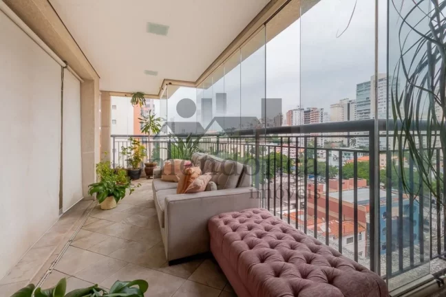 Imagem Apartamento Alto Padrão em Higienópolis com 3 suítes e 4 vagas, 250m²