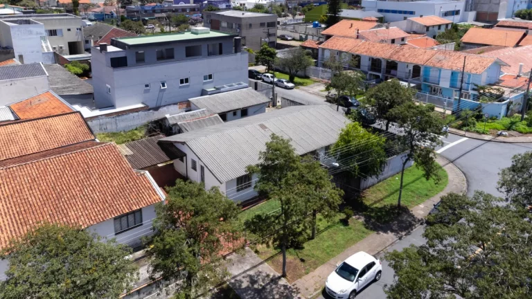 Imagem Terreno de esquina com 660 m² á venda por R$ 1.500.000 - Jardim das Américas - Curitiba/PR