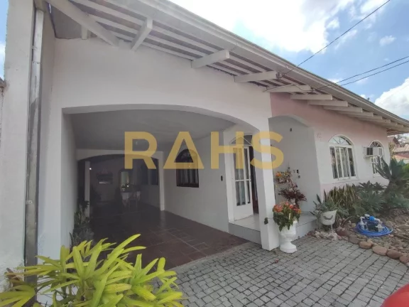 Imagem Casa Plana em regiÃ£o nobre do ANITA GARIBALDI, conta com 187m2 de Ã¡rea privativa e AVERBADA. O imÃ...