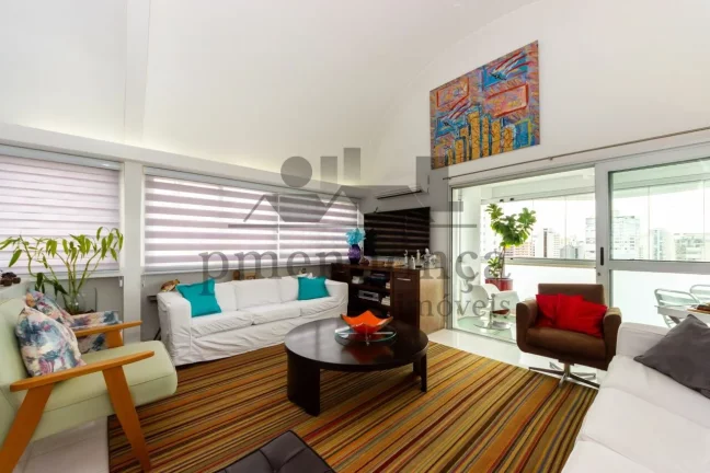 Imagem Charmosa cobertura triplex em Higienópolis, com varanda ampla e agradável.