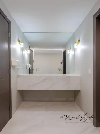 Imagem Apartamento 4 ou + dormitórios para Venda em Balneário Camboriú / SC no bairro Centro
