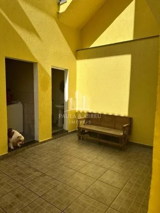 Imagem Sobrado de Alto Padrão, 3 Quartos, 4 Banheiros, Closets, Ar-condicionado, Área de Lazer Grande com Churrasqueira no Parque São Vicente, Mauá-SP