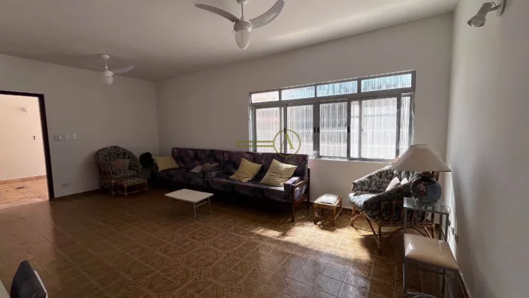 Imagem Casa à Venda – Reformada com Quintal e Vaga para 3 Carros