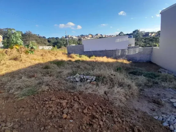 Imagem Lote à venda em Barbacena, Greenville, 200m2
