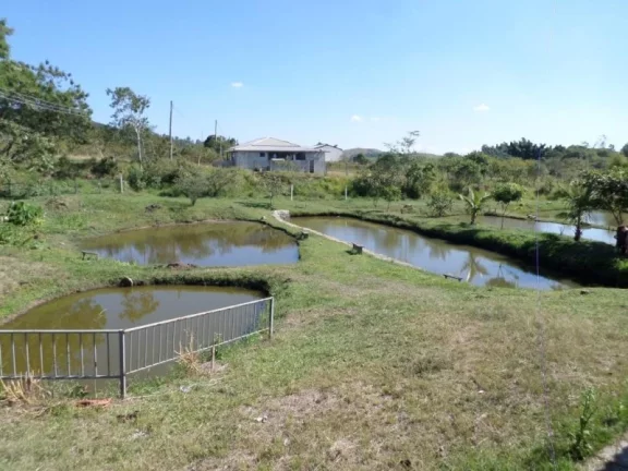 Imagem SITIO EM S.J.CAMPOS, PRÓXIMO DA CIDADE, COM CASA DE 3 DORMITÓRIOS (1 STE), 5 LAGOS PARA PESCARIA