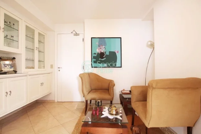 Imagem Excelente cobertura duplex, com 450m². Piso inferior com amplo living muito iluminado, home theater...