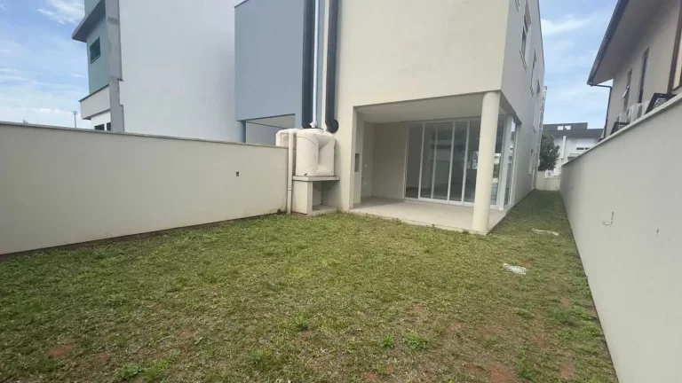 Imagem Casa com 3 dormitórios sendo 1 suíte e 2 vagas garagem - Campeche, Florianópolis/SC