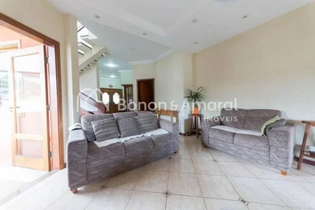 Imagem Localização privilegiada. Hall de entrada com escritório. Sala de estar, sala de jantar, lavabo, ...