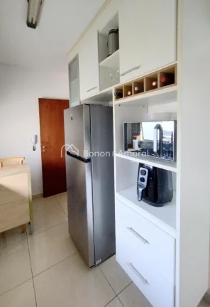 Imagem Apartamento com 70m², totalmente reformado com projeto assinado por arquiteta, oferecendo ambientes...