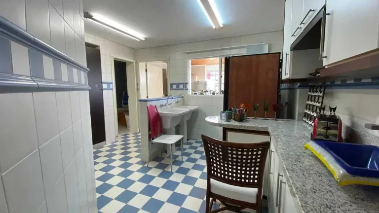 Imagem Apartamento vista mar mobiliado com 4 suítes e 3 vagas na Av. Atlantica em Balneário Camboriú