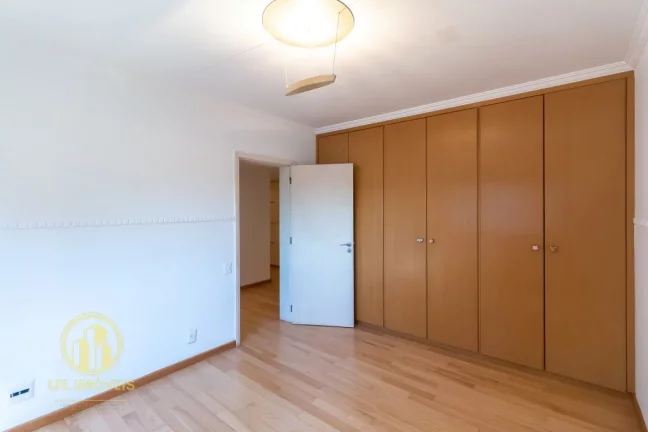 Imagem Muito espaço e privacidade no coração do Itaim Bibi: apartamento para locação, com 3 dormitórios e 3 vagas.