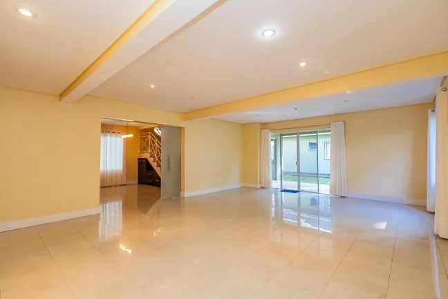 Imagem Casa em Condomínio de 4q. em Campo Comprido