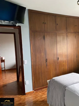 Imagem Sobrado no Sumaré, 4 dormitórios ( 1 Suíte), 3 vagas de garagem com portão automático, Churrasqueira. Região da Avenida Pompeia