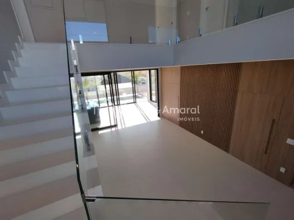 Imagem Magnífico e espaçoso sobrado, recém construído, com área construída de 378 m². Arquitetura co...