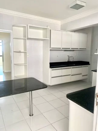 Imagem Apartamento 4/4 com área de lazer no Condomínio Edifício Saint Germain