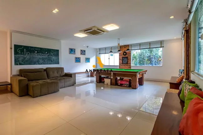 Imagem Apresentamos este triplex de 595m² no Humaitá