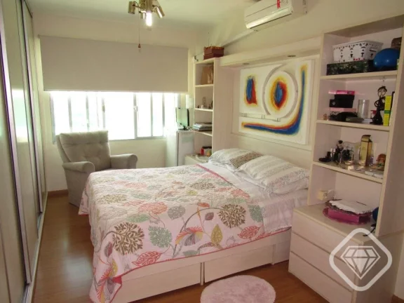 Imagem Residência ampla e charmosa no coração da Tristeza!

Brilhante Imóveis vende uma bela casa semi ...