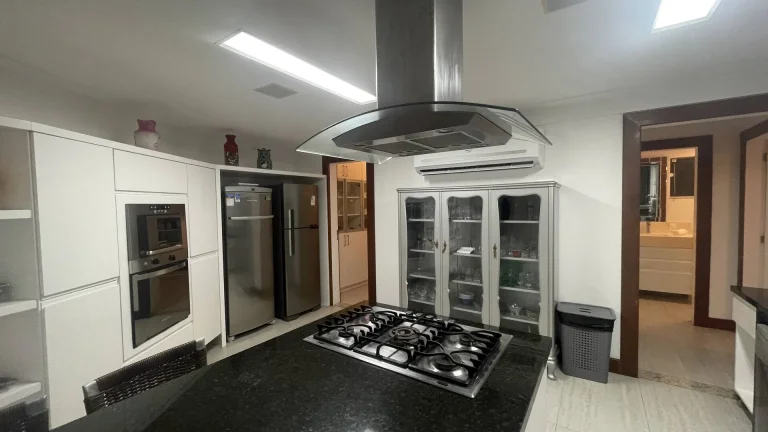 Imagem Casa com 6 Quartos para Temporada em Jurerê Internacional