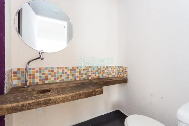 Imagem Apartamento de Três dormitórios, sendo três suítes, reformado, hall, lavabo, sala de estar e jan...