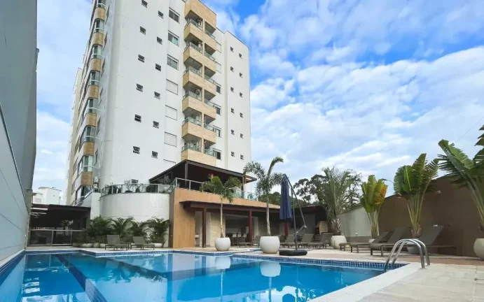 Imagem Apartamento mobiliado com 2 suítes e 2 vagas de garagem na Praia Brava em Itajaí