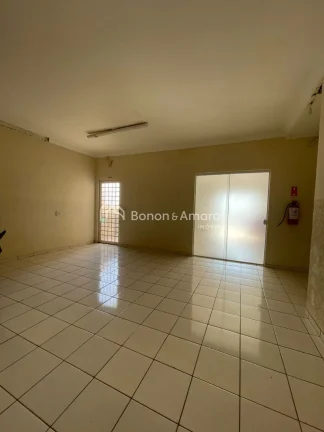 Imagem Ampla sala comercial disponível para locação em Paulínia, com 300 m² de área bem distribuída,...