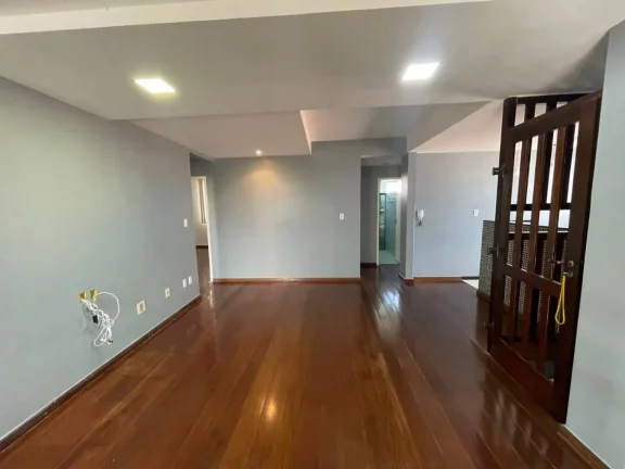 Imagem Espaçosa Casa à Venda no Bairro Coroa do Meio