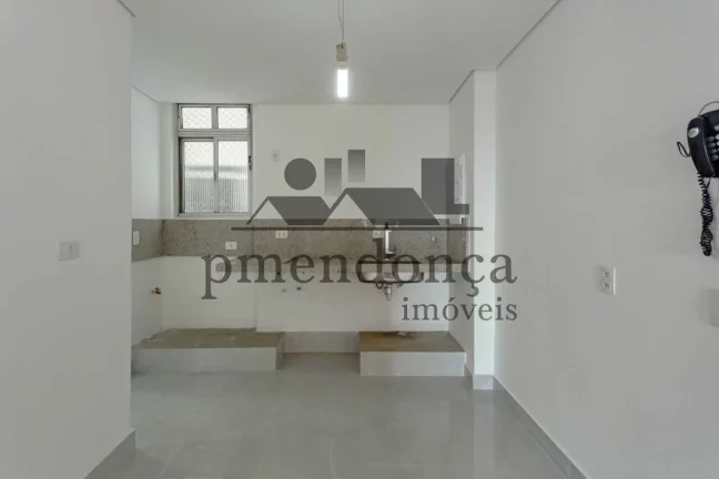 Imagem Apartamento reformado no Sumaré, 3 dormitórios (1 suíte) e 1 vaga.