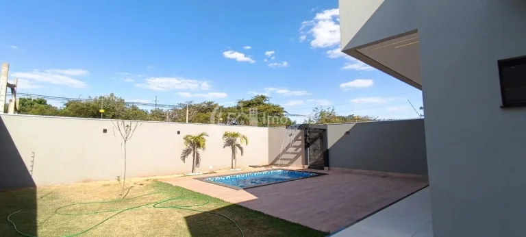 Imagem Imperdível casa à venda em Campo Grande-MS, Bairro Seminário: 3 quartos, 1 suíte, 2 salas, 3 banheiros, 3 vagas, 128m².