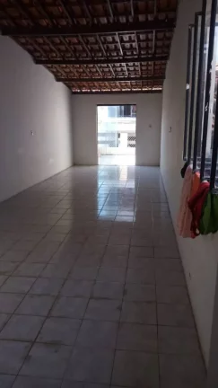 Imagem Casa no Centro - 4 Quartos, 2 Suítes, 200m², 4 Vagas de Garagem - Consulte Agora!