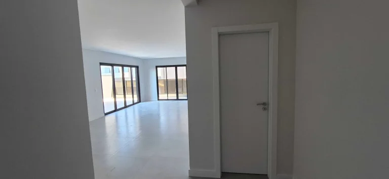 Imagem Apartamento diferenciado recém entregue com 4 suítes e 2 vagas de garagem em Perequê - Porto Belo/SC