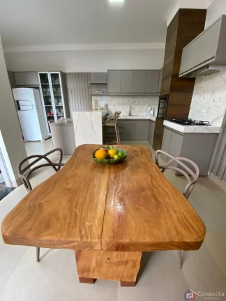 Imagem Casa à Venda no Centro de Guimarânia-MG | 3 Quartos, Suíte, Escritório e 2 Cozinhas – R$ 550 Mil