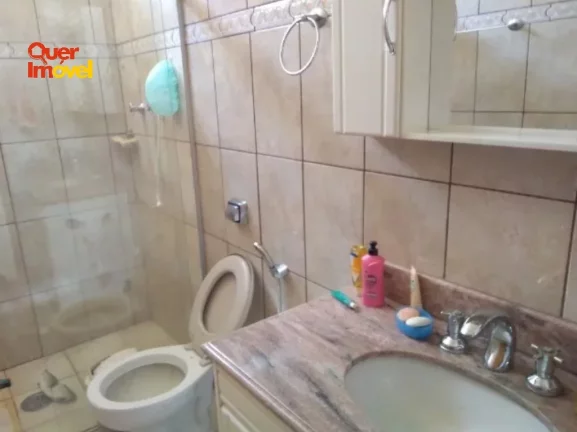 Imagem Imperdível Casa à Venda em Ribeirão Preto-SP, Bairro Nova Ribeirânia - 2 Quartos, 2 Banheiros, 4 Vagas de Garagem - Com Edícula - Quer Imóvel Negócios Imobiliários!