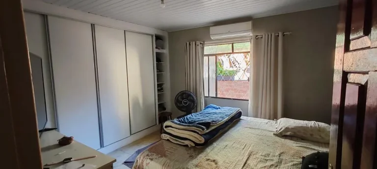 Imagem Casa à venda em Cascavel, Santa Cruz - Portão eletrônico, Quintal, Rua Asfaltada