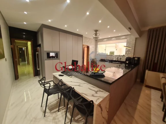 Imagem Casa térrea nova à venda no coração do Gonzaga, próximo da praia por R$.1.350.000,00.