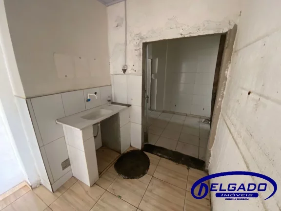 Imagem DELGADO aluga LOJA COMERCIAL no Centro de Itaborai, 160 m de área coberta e 130 m descoberta, Itaborai