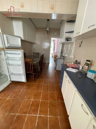 Imagem Casa Térrea - 5 Dorms - 260m².